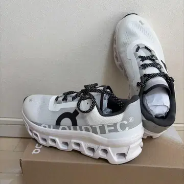 On Cloudtec 화이트/그레이 스니커즈