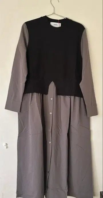 [ 새상품 미사용품 ] TRANOI 도킹 원피스 차콜 묶음 환영