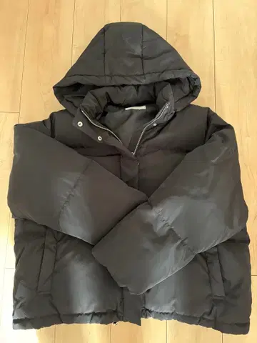 Ungrid 숏 볼륨 다운 블랙