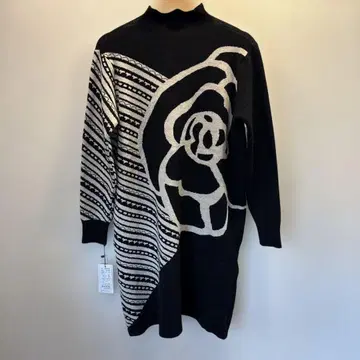 아트풍 그래픽 하이넥 니트 블랙