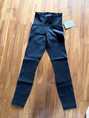 룰루레몬 미사용 새상품 블랙 7/8 팬츠 스트레치 소재