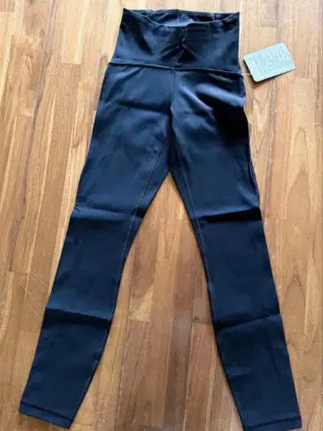 룰루레몬 미사용 새상품 블랙 7/8 팬츠 스트레치 소재