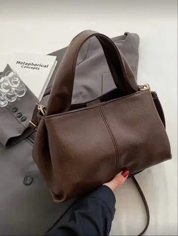 브라운 숄더백