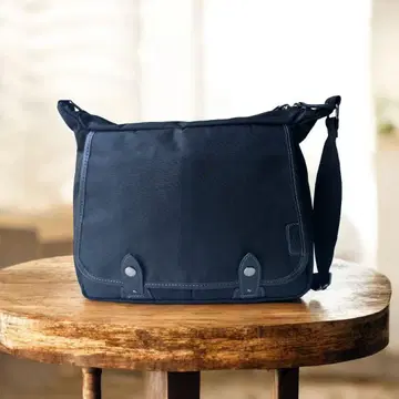 새상품 BD Kruger 메신저 백 블랙 A4 미사용 숄더