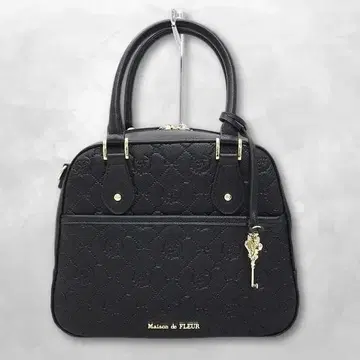메종 드 플뢰르 모노그램 트라페조이드 백 엠보 핸드백 블랙