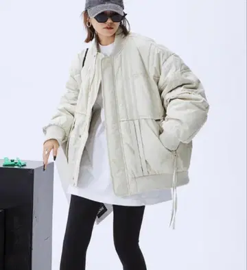 라이트 그레이 볼륨 다운 자켓