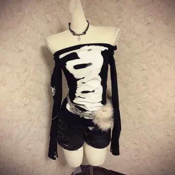 새상품 Y2K 오프숄더 티셔츠 블랙 화이트 헤이세이 갸루 펑크