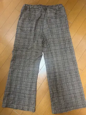 그레이 계열 체크 와이드 팬츠
