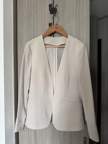 화이트 조라 노카라 자켓 & 플레어 스커트 상하의 세트 베이지