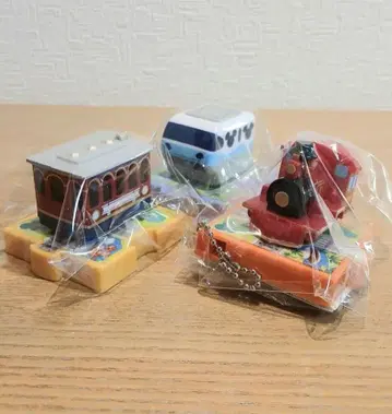 도쿄 디즈니 리조트 한정판 캡슐 토이 파크의 놀이기구 피규어