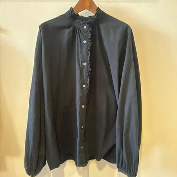 프릴 달린 블랙 긴팔 셔츠 저널 스탠다드 럭스