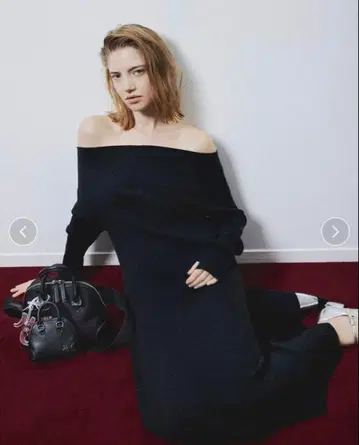 [컨디션 최상] 오프숄더 롱 리브 니트 원피스 미라 오웬