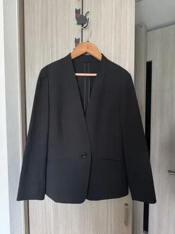 화이트 조라 노카라 자켓 & 플레어 스커트 상하의 세트 블랙