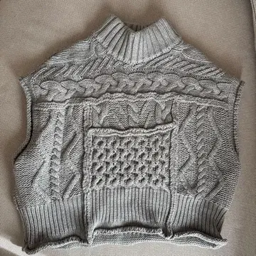 그레이 케이블 니트 하이넥 베스트