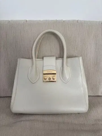 FURLA 화이트 메트로폴리스 핸드백