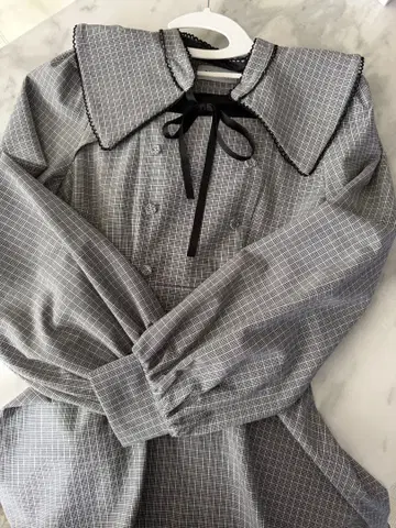 그레이 체크 무늬 큰 옷깃 원피스