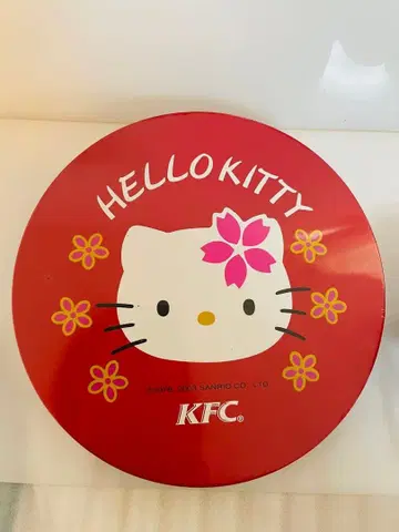 KFC 헬로키티 접이식 미니 테이블 콜라보 헤이세이 레트로 잡화 입상