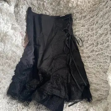핑키앤다이안 레이스업 블랙 레이스 스커트