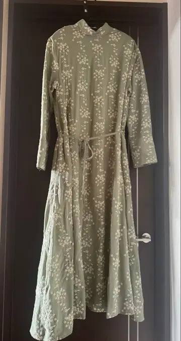 스트라이프 플라워 자수 원피스