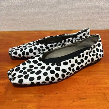 새상품급 루탈론 22.5cm 달마시안 플랫슈즈 송치