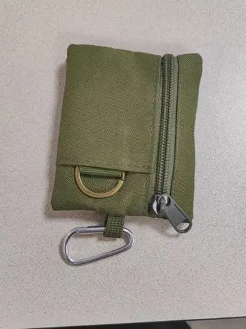 올리브 그린 나일론 지퍼 파우치