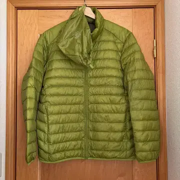 유니클로 남성용 울트라 라이트 다운 L 사이즈