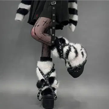 Deviants 유메텐보 스터드 크로스 블레이드 퍼 레그 워머 화이트