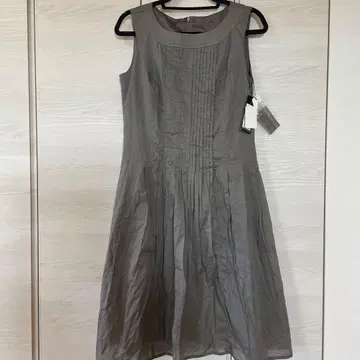 그레이 슬리브리스 무릎 기장 원피스