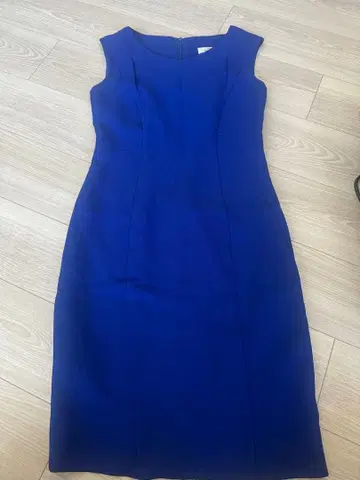 파란색 슬리브리스 타이트 드레스 경사용 드레스