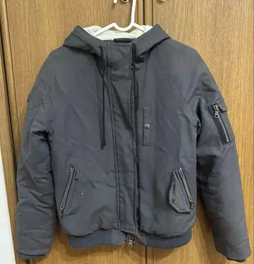 알마니 익스체인지 그레이 다운 자켓 후드 부착