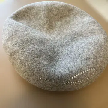 FURLA 그레이 비쥬 장식 베레모