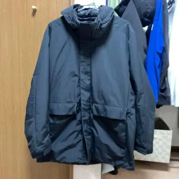 후드 부착 블랙 다운 자켓