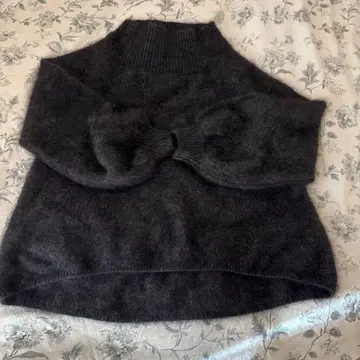 노블 퍼 니트 오프숄더 풀오버 그레이