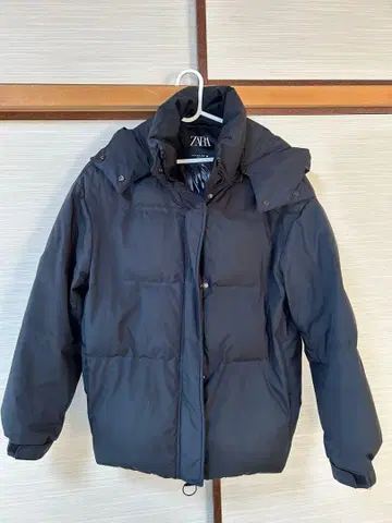 ZARA 후드 부착 블랙 다운 자켓 S
