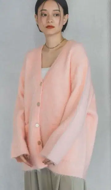 A part by [WEB 한정판] 샤기 롱 V넥 가디건