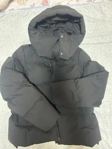 GU 후드 부착 블랙 다운 자켓 S