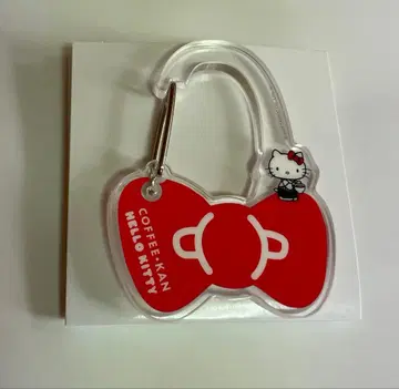 헬로키티 커피관 콜라보 아크릴 카라비너 빨간색 리본