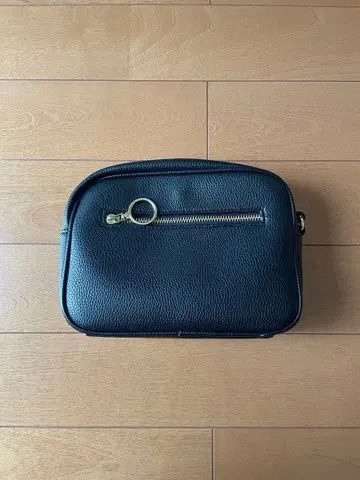 블랙 숄더백 가죽풍