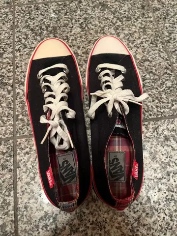 VANS 블랙 로우컷 스니커즈