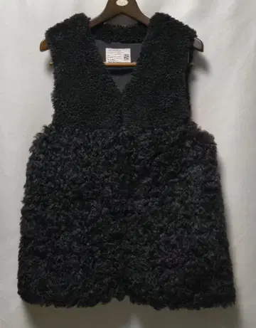 [ 새상품급 ] PASSIONE 블랙 절개 인조 모피 베스트 에코 퍼