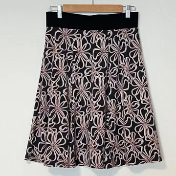 레어 랄무아르 드 럭스 꽃무늬 플레어 스커트 무릎 기장 허리밴딩