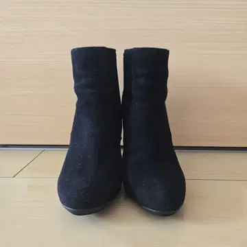 스웨이드 블랙 부츠 하이힐