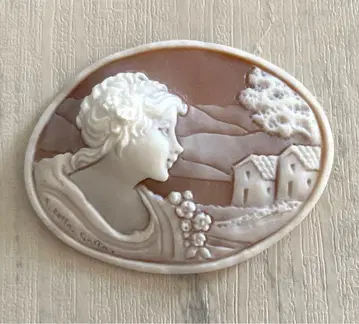 카메오 쉘 루스 사인 있음