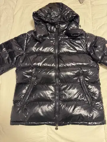 블랙 후드 부착 다운 자켓