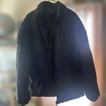 블랙 탈부착 후드 다운 자켓