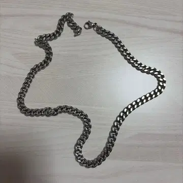 실버 체인 목걸이