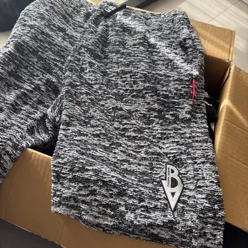 BARNI VARNO B 로고 자수 맨투맨 숏팬츠