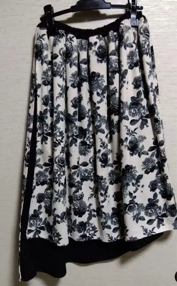 Cawaii 카와이 꽃무늬 스커트 2장 겹침