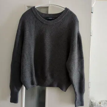 새상품급 ZARA 숏 기장 니트 그레이