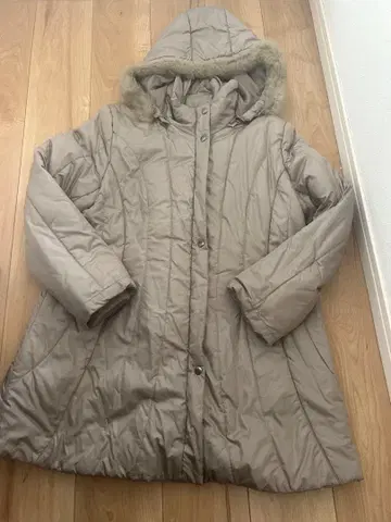 베이지 롱 다운 자켓 후드 부착